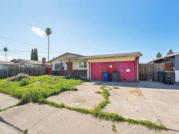 4th image of 1899 Queens Rd