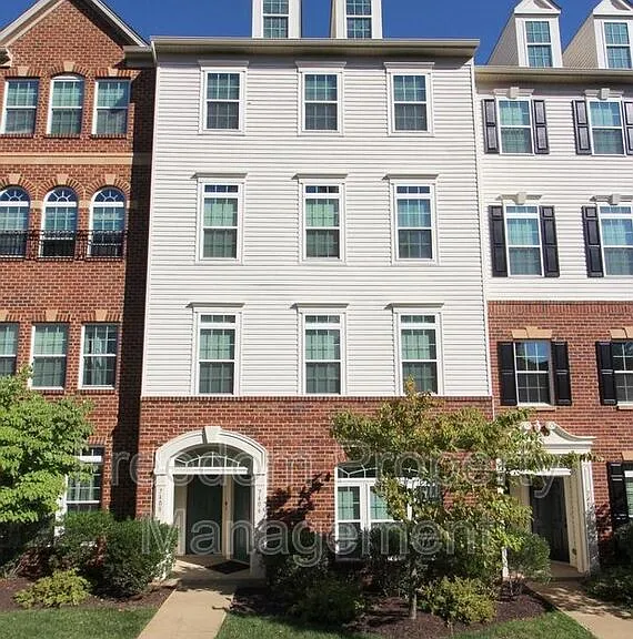 7408 Brunson Cir — Photo 1