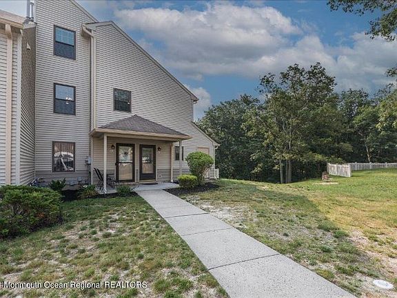 2nd image of 311 Larkspur Ln