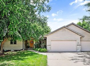 705 Forest Edge Dr, Mazomanie, WI 53560
