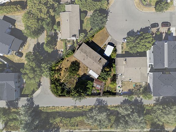 2nd image of 766 Coopland Cres