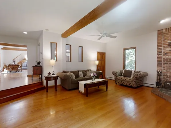 39 Cricket Lane, Sandown, NH 03873