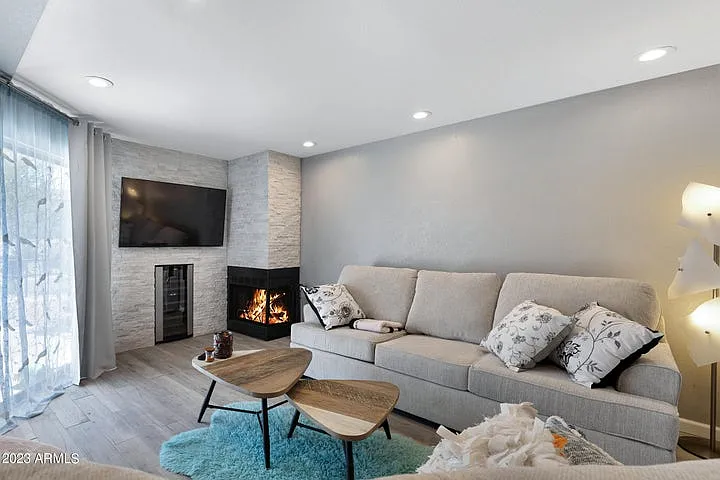 2 bed, 2.5 bath, 1393 sqft, $3,000 — Photo 2