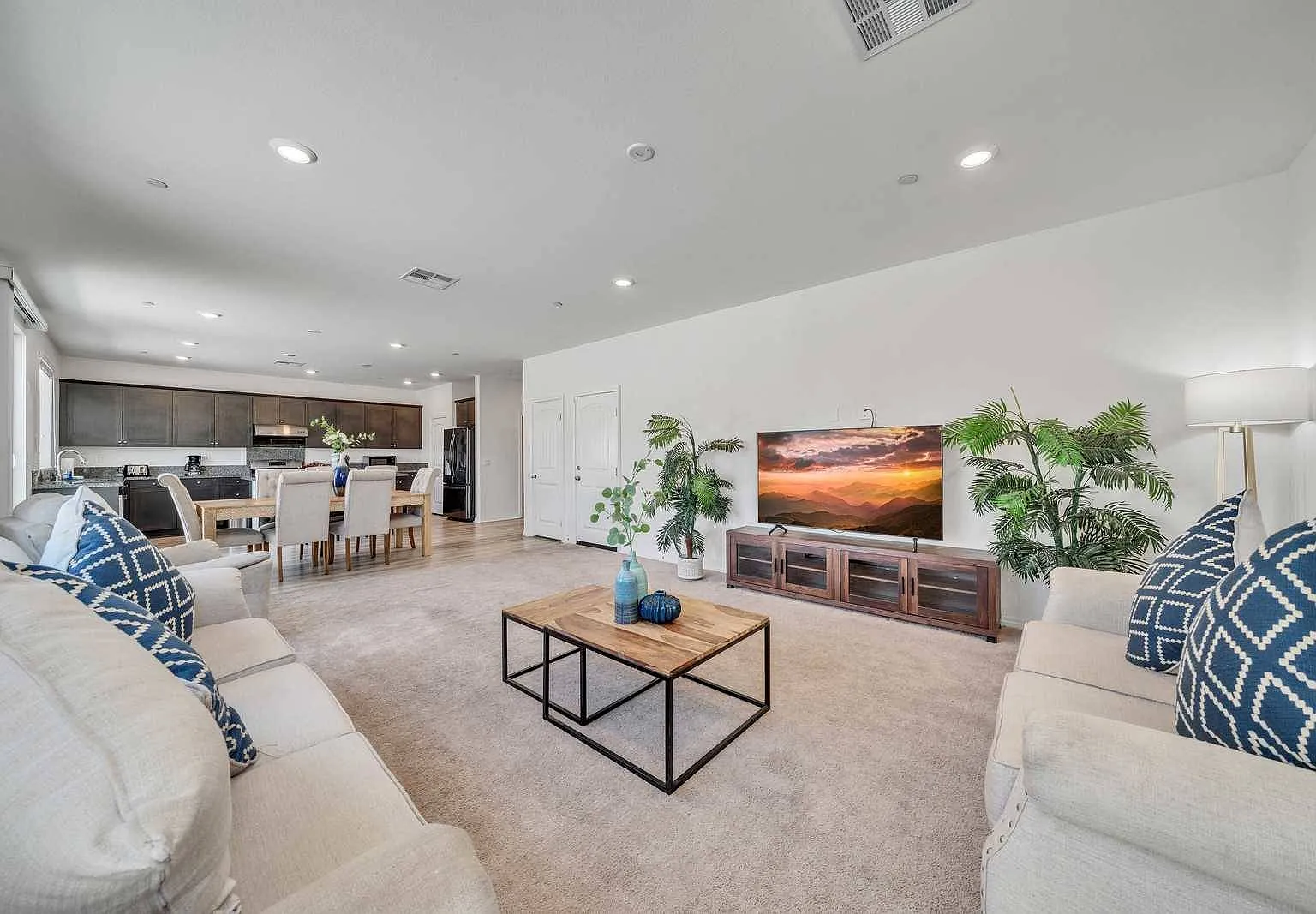 4 bed, 2800 sqft, $7,000 — Photo 1