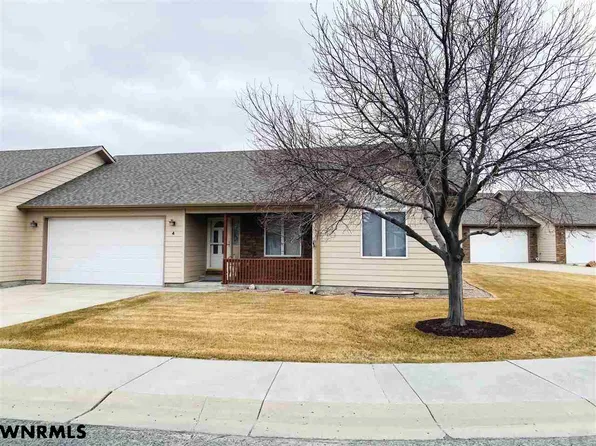 4 Stoney Creek Dr, Scottsbluff, NE 69361