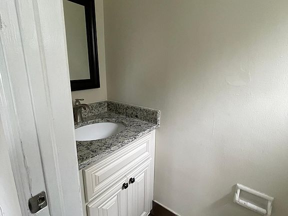 4th image of 5555 Moret Dr E