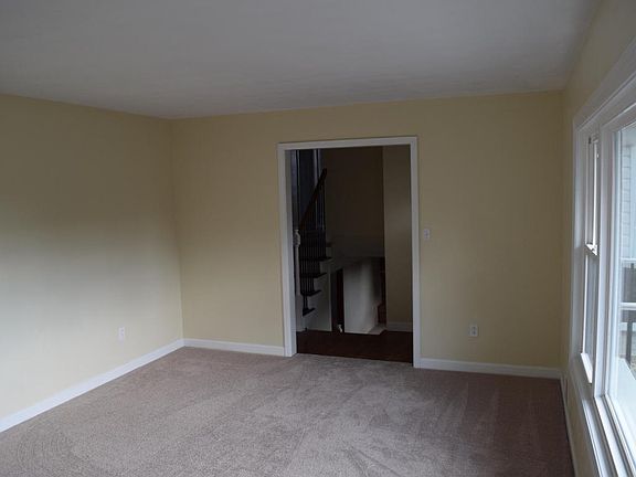 4th image of 1092 Blandford Ave