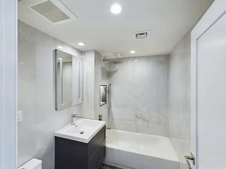 25-70 32nd St #5A — Photo 2