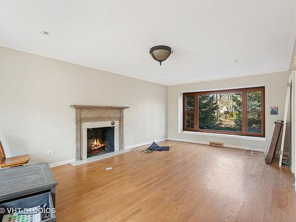 5th image of 34 Berkshire Ln