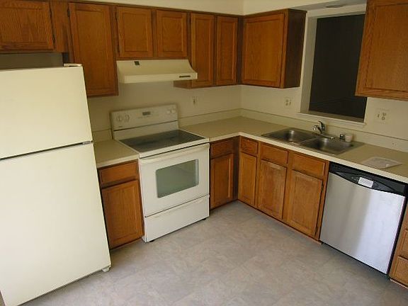 ADDITIONALVIEWOFKITCHEN