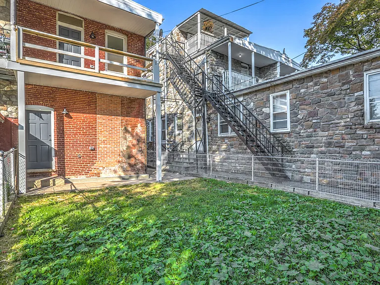 131 S Marshall St — Photo 27