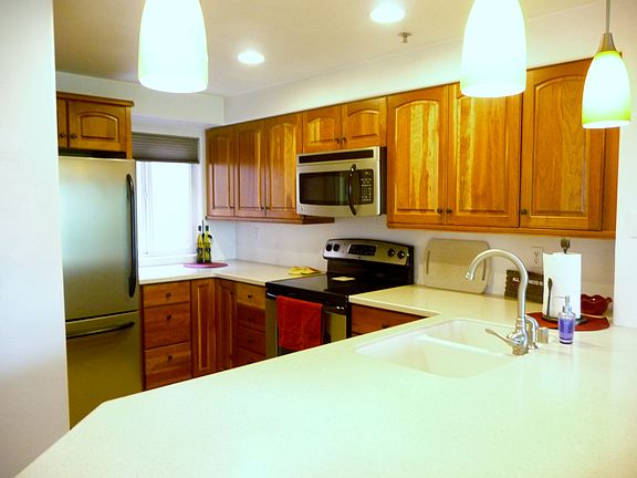 Stainless appliances & Corian counter tops