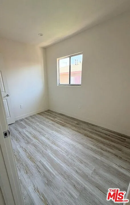 2 bed, 1.0 bath, 3570 sqft, $2,400 — Photo 4