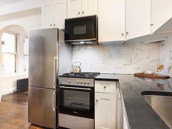 4th image of 41 W 72nd St APT 11D