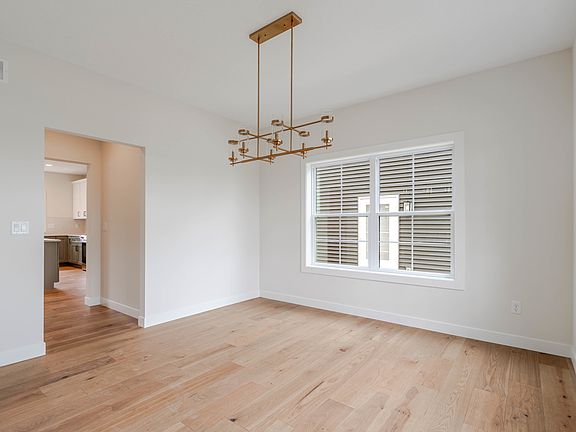 5th image of 1304 Woodbine Rd