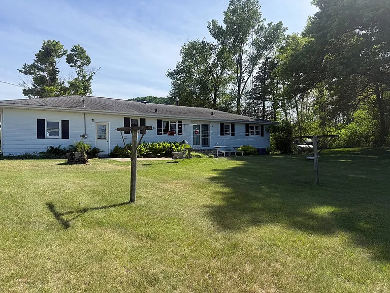 7076 Ray Hollow Rd — Photo 2