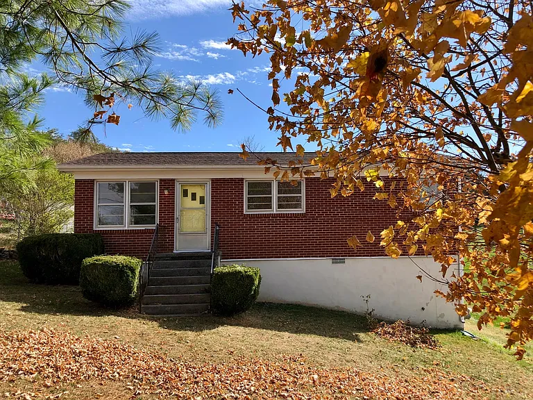 711 McCorkle Dr — Photo 1