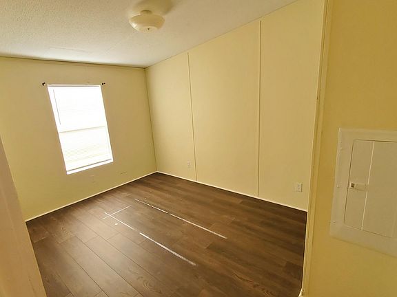 4th image of 4225 Holcomb Cir