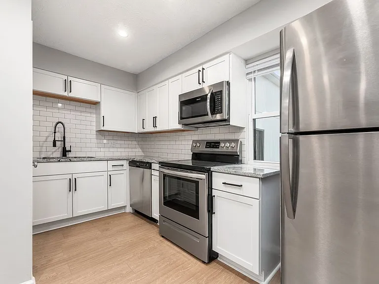 380 Forest St #G — Photo 31