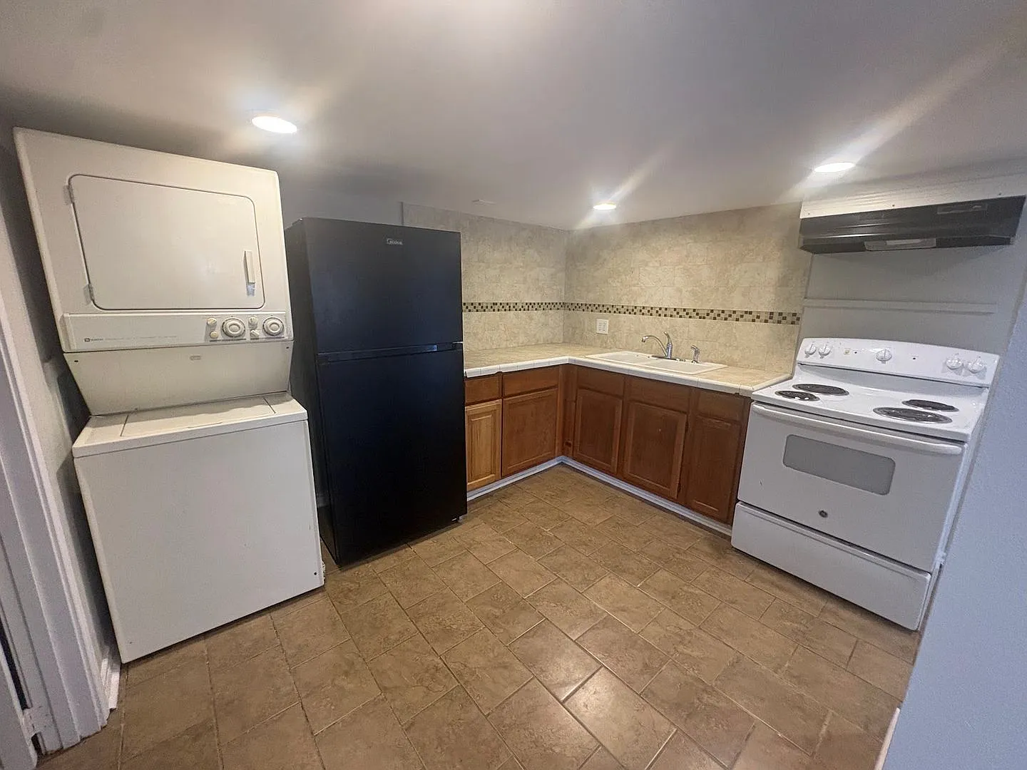 Cute 1 bedroom 1 bath duplex for lease — Photo 4
