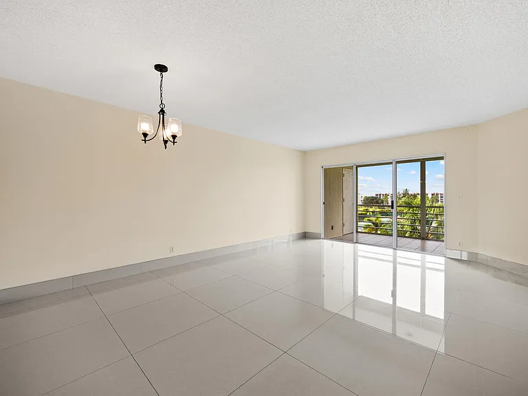 3590 Via Poinciana #510 — Photo 16
