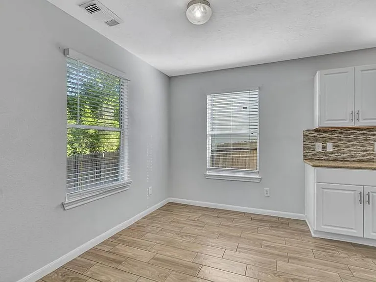 2927 Cypress Island Dr — Photo 8