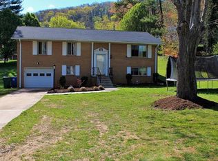 34 Waters Rd, Asheville, NC 28805