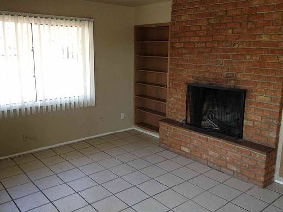 Living Room with Fireplac