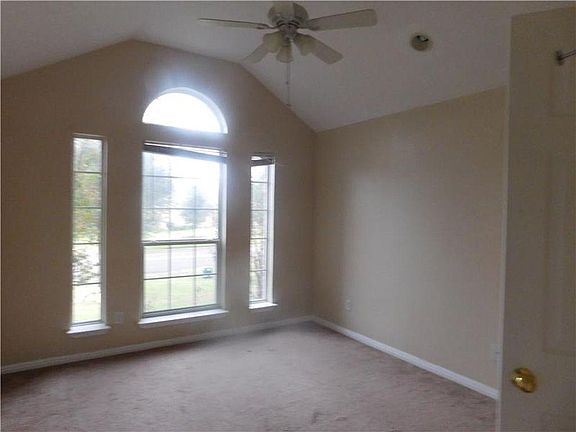 5th image of 169 Lindenwood Ln N