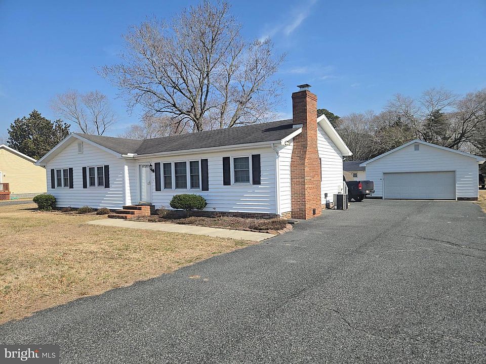 1st image of 415 Beaglin Park Dr
