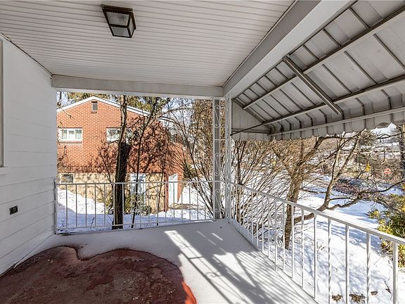 3rd image of 2606 Winchester Dr