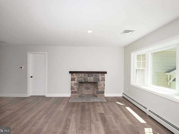 3rd image of 133 Orchard Ln