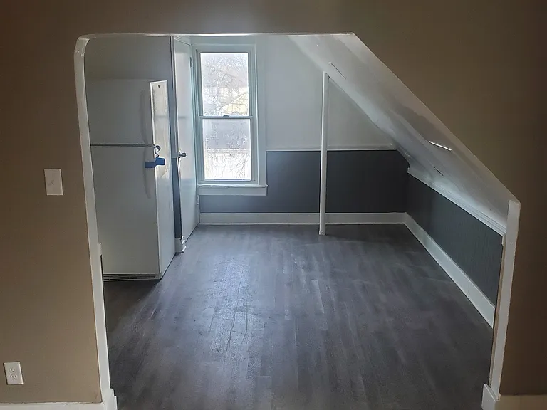 1742 S 64th St #UPPER — Photo 12