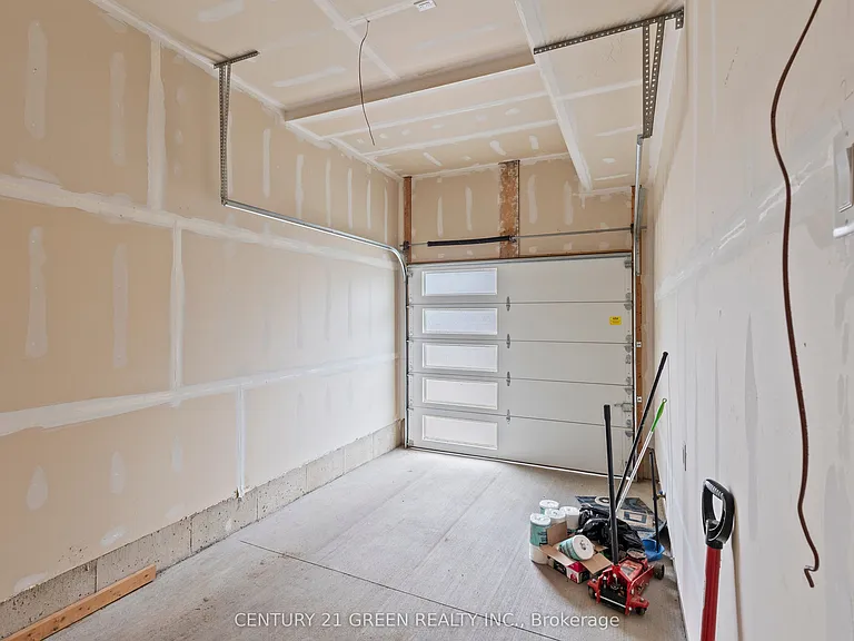 851 Sarnia Rd — Photo 10