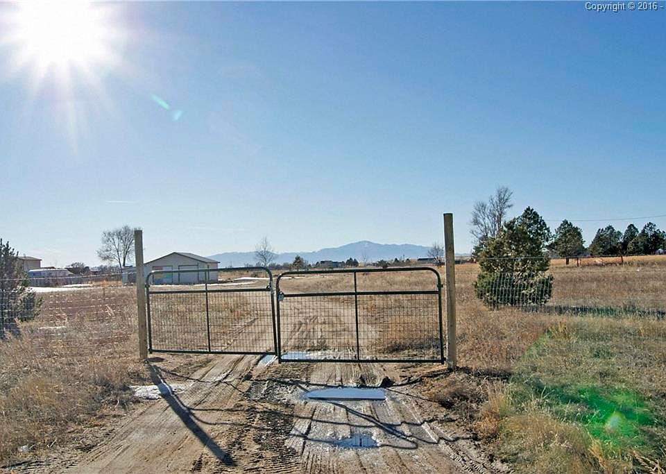 Completely fenced with new gate.