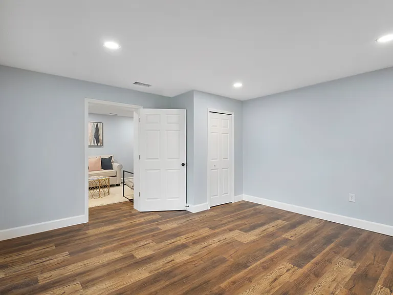 738 Baywood Ln — Photo 33