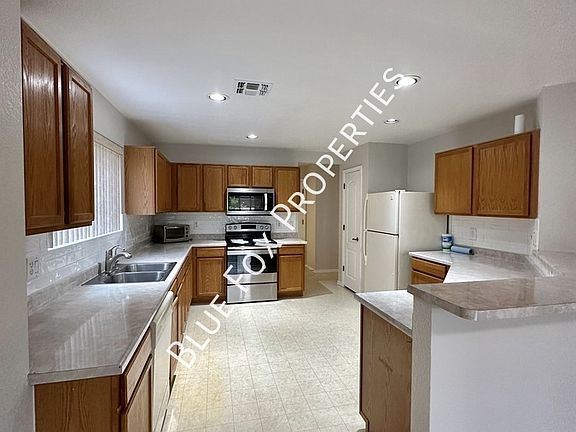 2nd image of 1082 W Sea Lion Dr