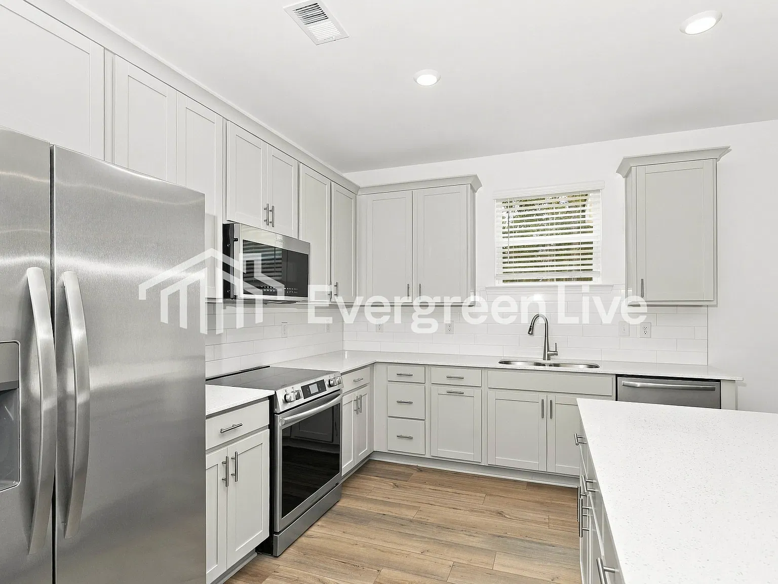 4 bed, 3.5 bath, 2541 sqft, $2,465 — Photo 2