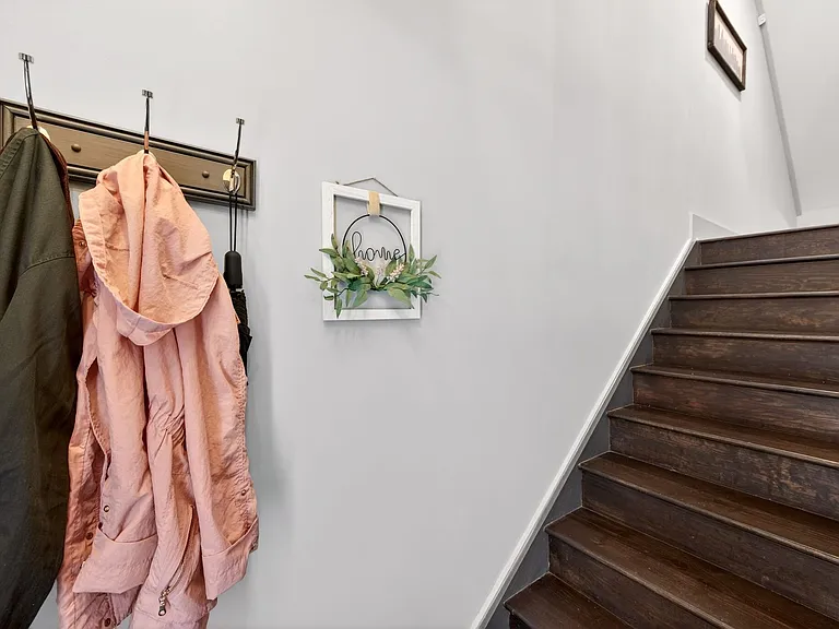 241 Domain Way — Photo 4