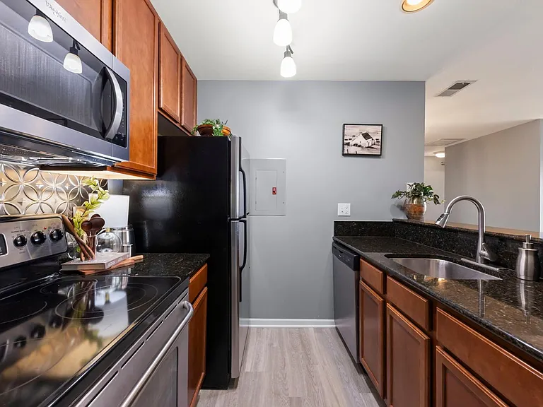 208 Glengarry Dr #302 — Photo 9