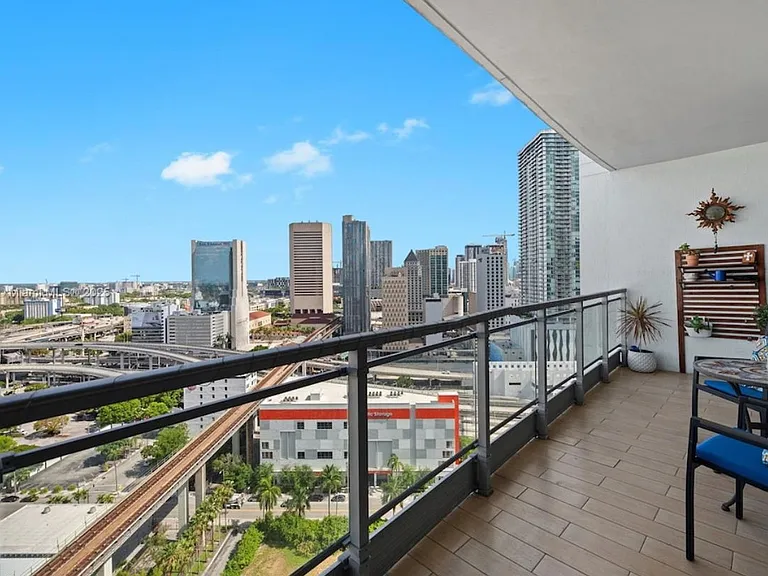 90 SW 3rd St #2406 — Photo 8