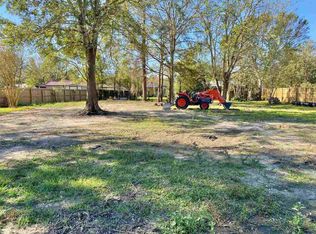 607 13th St, Nederland, TX 77627