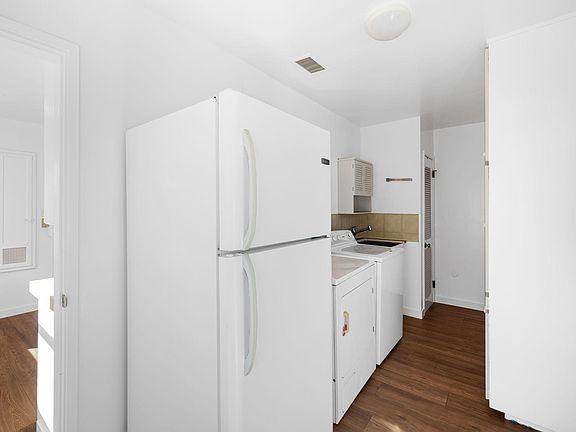 5th image of 621 W Ellis Ave