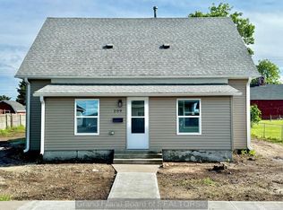 209 E Plum St, Doniphan, NE 68832