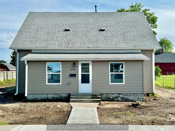 209 E Plum St, Doniphan, NE 68832