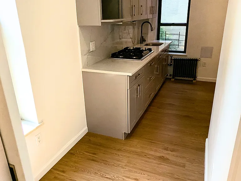 230 W 95th St #46 — Photo 11