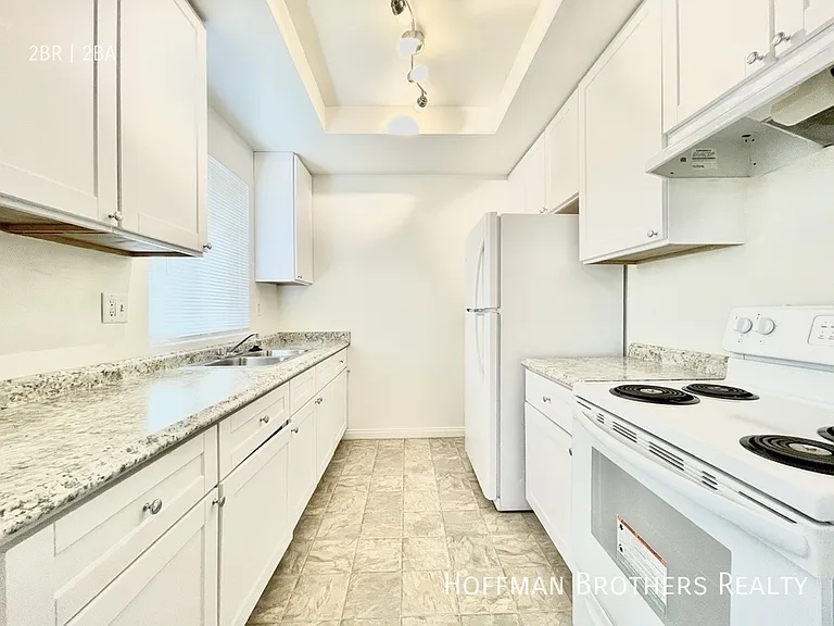 2219 Ruhland Ave #1 — Photo 2