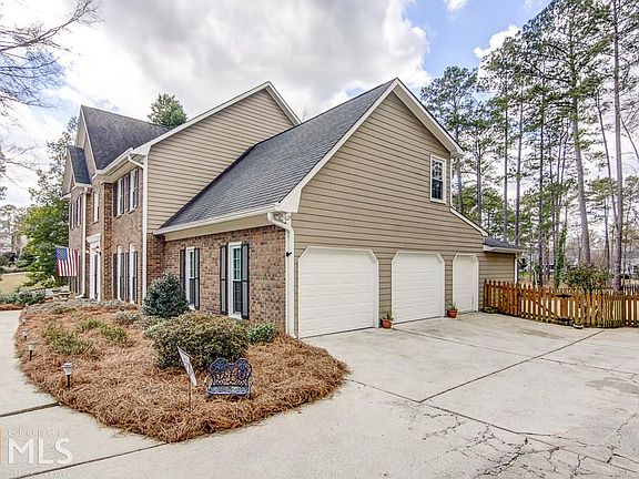2nd image of 122 Colonnade Dr