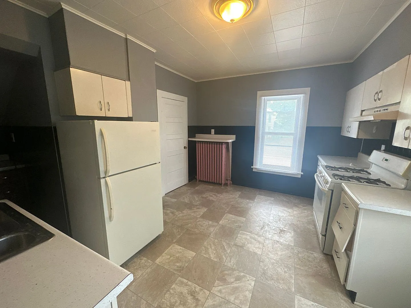 4 Bedroom Single Family — Photo 3