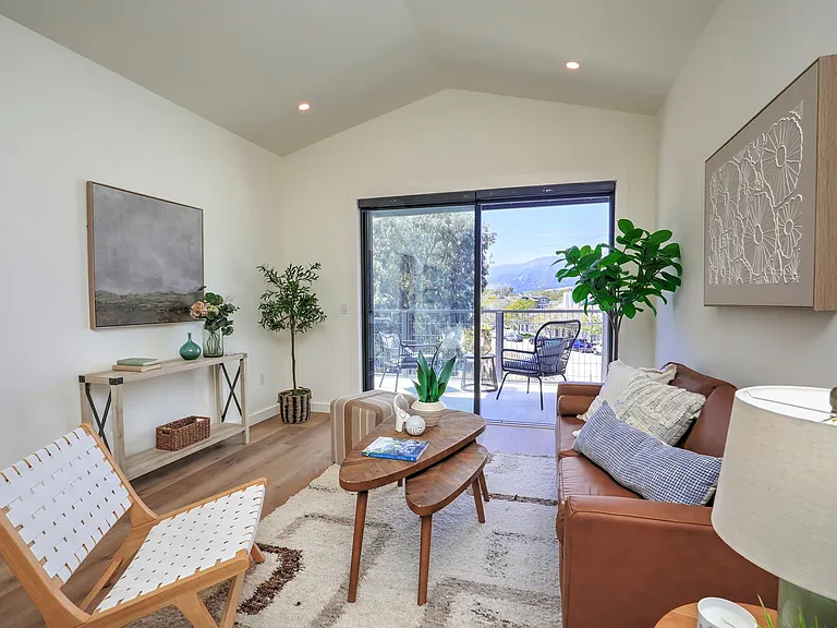 4745 Carpinteria Ave — Photo 9